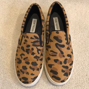 Steve Madden Slip-on’s